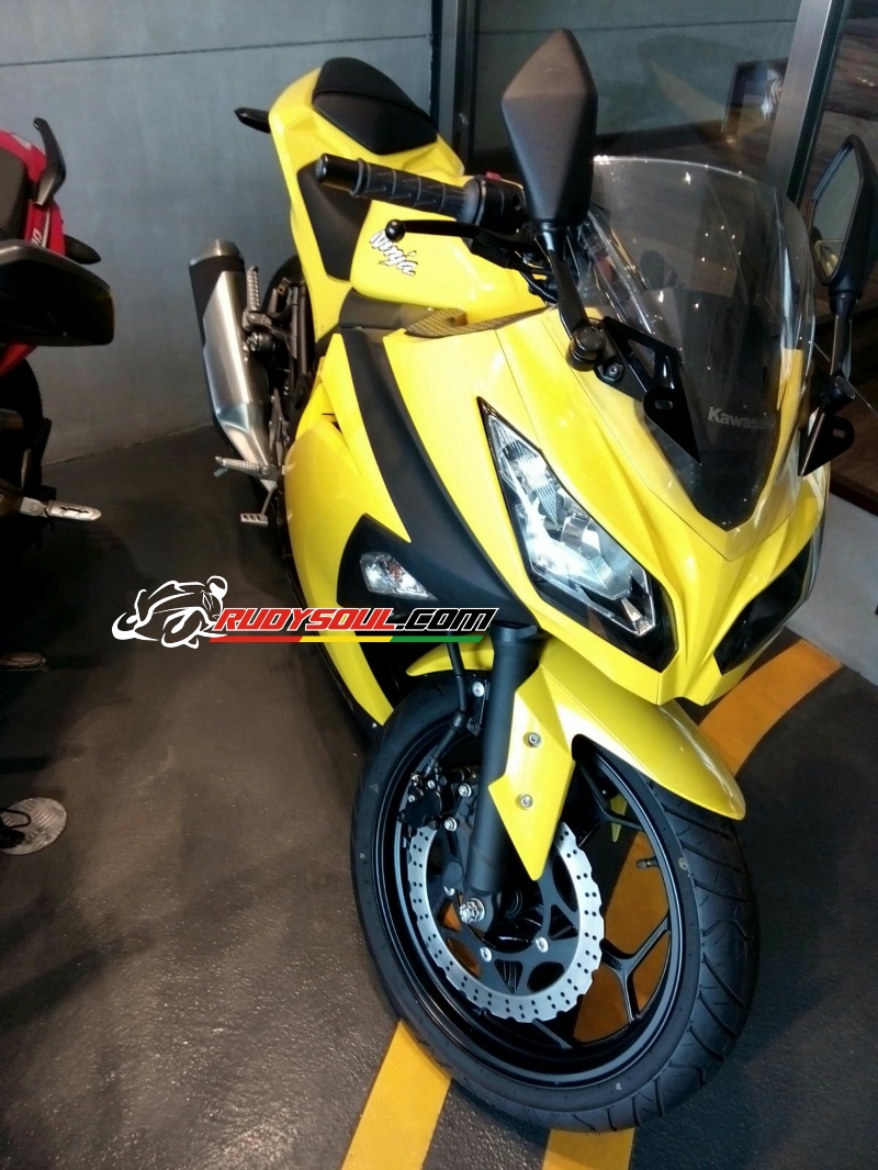 Diler Kawasaki Blitar Sedia Ninja 250FI Warna Kuning Ngejreng